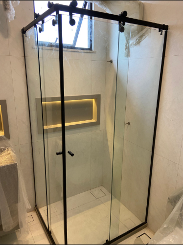 Box de vidro com sistema de correr preto